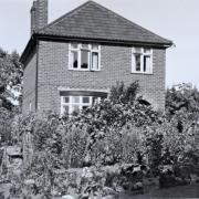 Clarendon View Clarendon View Clarendon road  plane crashed in the garden in the 1940s  copy pic filed as 51468 (27426483)