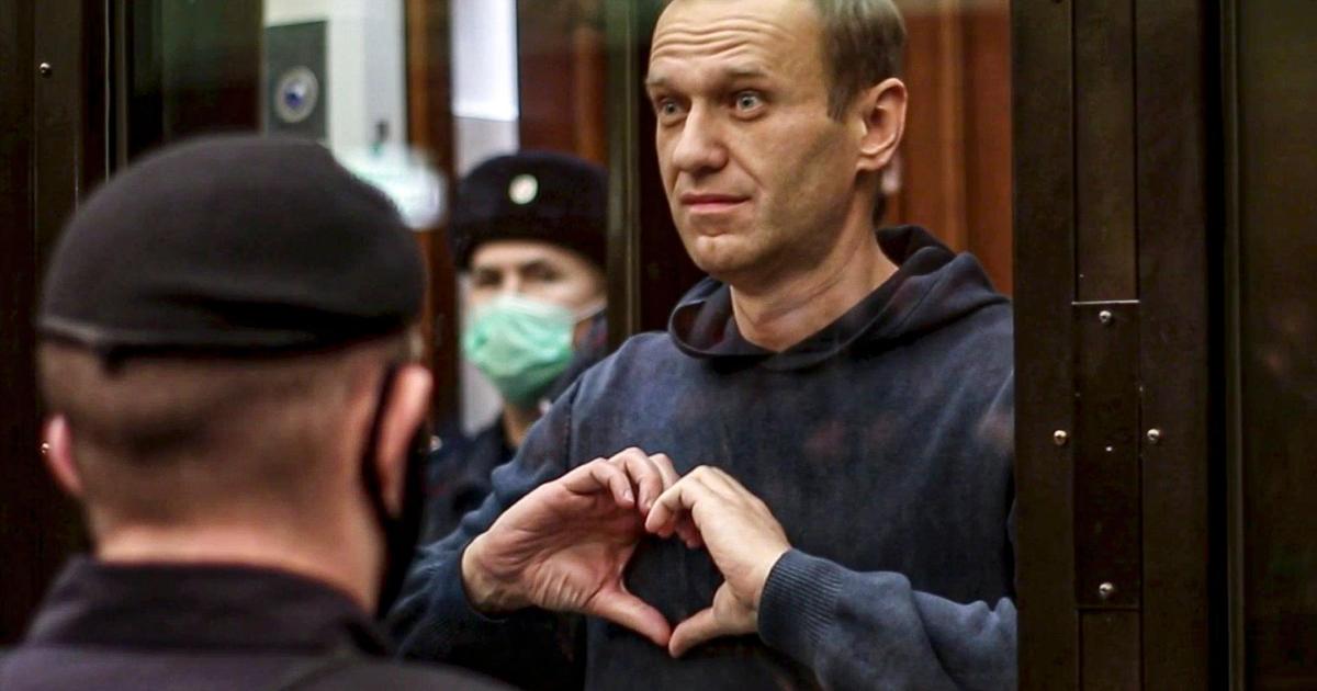 Supporters of jailed Russian opposition leader Navalny mark his 47th birthday - Vimarsana News