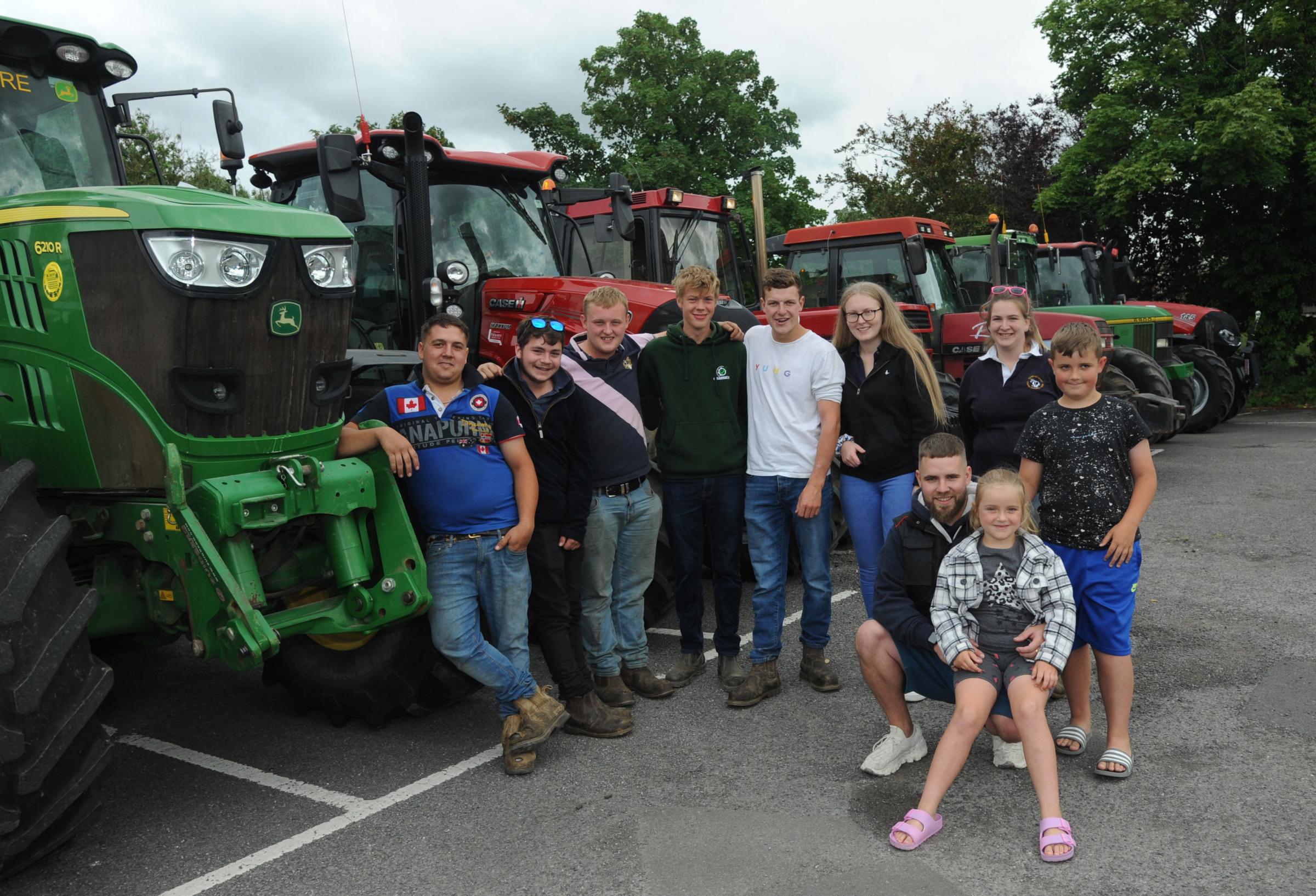 Thousands turn out to watch Melksham Carnival procession - Vimarsana News