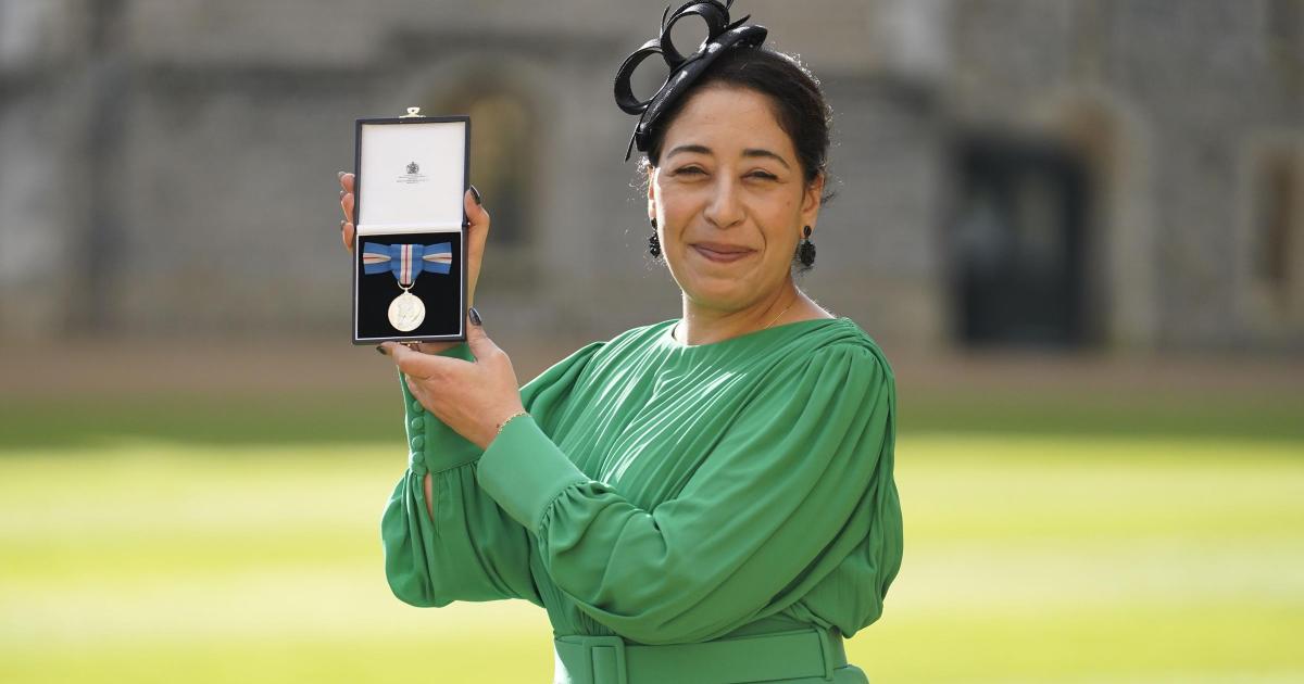 Woman who intervened in knife attack decorated with Queen's Gallantry Medal - Vimarsana News