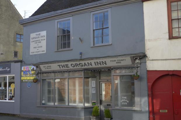 The Organ Inn in High Street, Warminster, remains closed while waiting for new managers to take over.